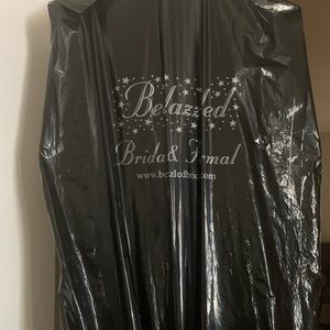 I’m selling a dress Brand New NEVER WORN.